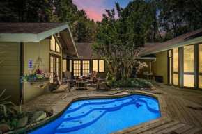 Bourbon Hollow Lodge with Hot Tub and Pool plus Game Room only 5 min to downtown